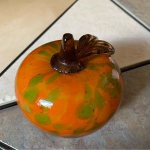 PIER 1 IMPORTS.‎ NWT. Green/Orange Glass Apple.